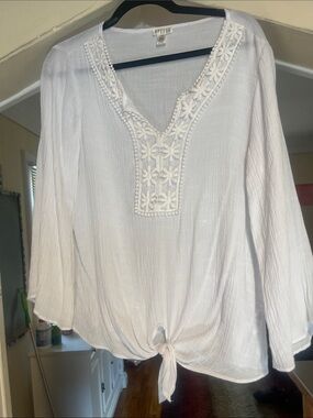 Splendid White V-Neck Embroidered Tie-Front Tunic